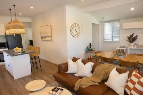 Comfortable Beach Home Scarborough - Image 1