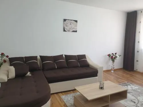 Cazare apartament cu 2 camere - Image 1