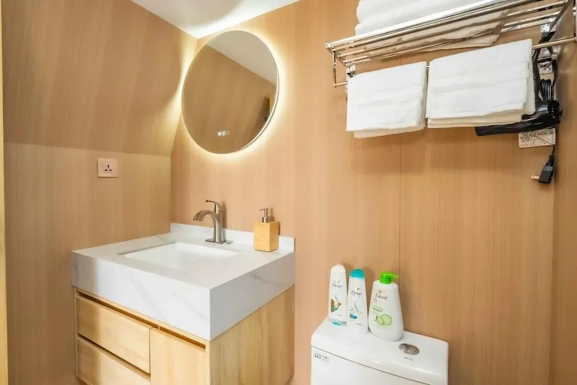 Urban Glamping Oasis: Comfort & Adventure Combined - Image 1