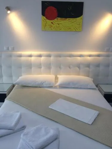 Barracuda Hotel - Image 1