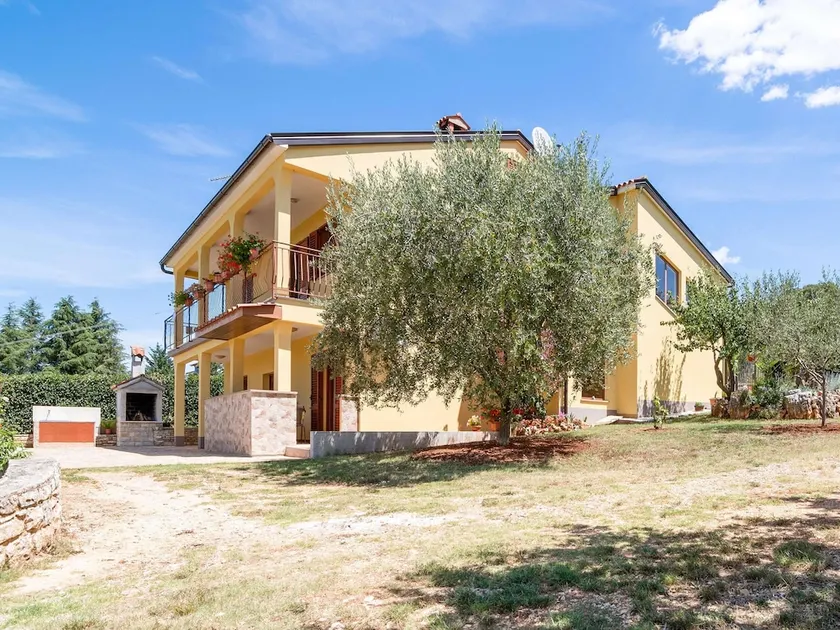 Secluded Apartment in Poreč with Garden - Image 1