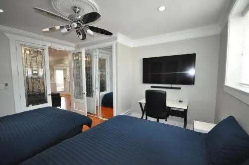 New Luxury Living Kingsway 2 Bedroom Suite - 3 King Size Beds - Image 1