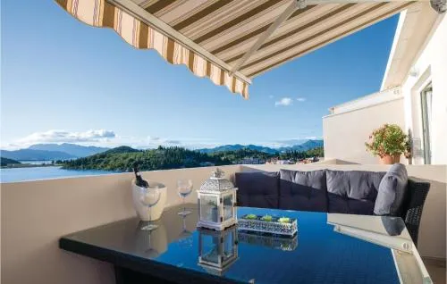 Apartment in Blace - Image 1
