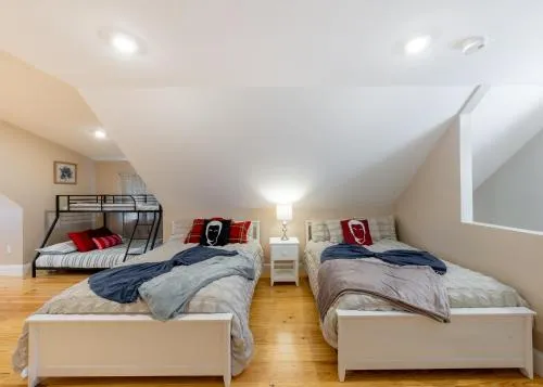 284 Newbuilt Entire House with Free Huge Parking Lot - Image 1