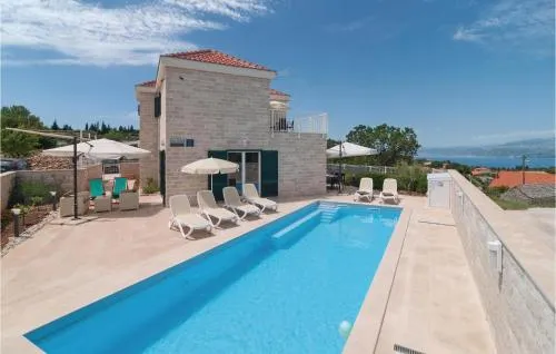 3 Bedroom Accommodation In Postira Skrip - Image 1