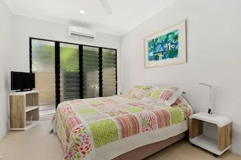 Hibiscus Cottage - Image 1