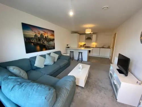 Spacious Flat in Central Street - Image 1