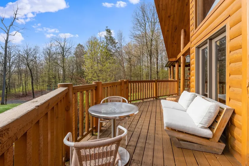 Sun filled Log Home on 20 Prvt Acres Nr Rhinebeck - Image 1