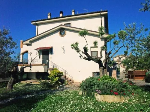 Villa Leandra Bed & Breakfast - Image 1