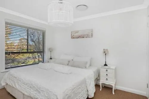 Arborea Country Holiday House catering for 14 to 16 guests In the heart of Bowral - Image 1