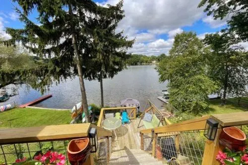 Casa Madre Chic Lakefront Cottage near Ann Arbor - Image 1