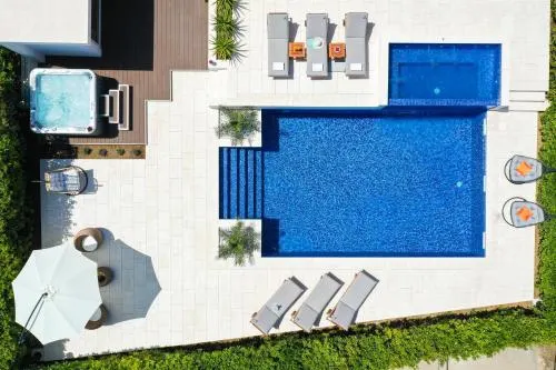 Villa Pino with Pool, Sauna & Jacuzzi - Image 1
