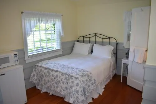 Hathaways Guest Cottages - Image 1