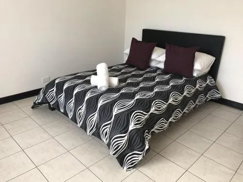 Adelaide Holiday Apartment - Image 1