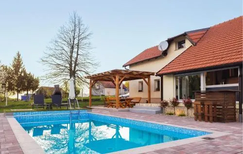 Four Bedroom Holiday Home In Pregrada - Image 1