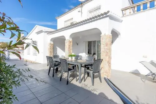 Empurialola -Preciosa casa con piscina cerca del mar en Empuriabrava- 131 - Image 1