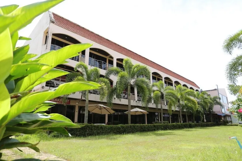 Krabi Holiday Sea Resort - Image 1
