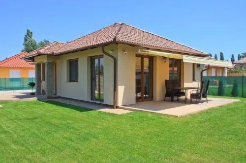 Strand Apartmant - Image 1