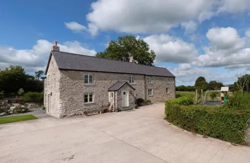Denbigh Cottage - Image 1