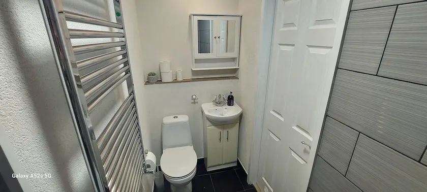 Inviting 1-Bed Apartment In Coventry - Image 1