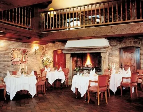 Le Manoir - Image 1