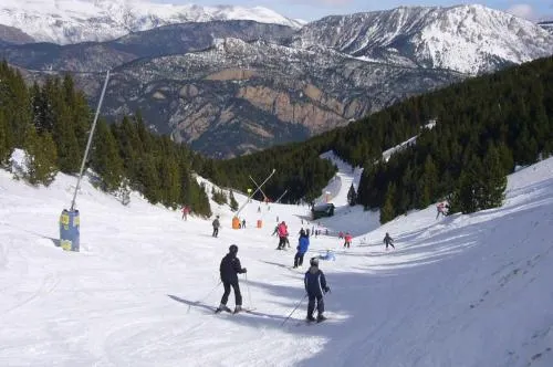 Apartament dúplex amb vistes al Pirineu català - Image 1