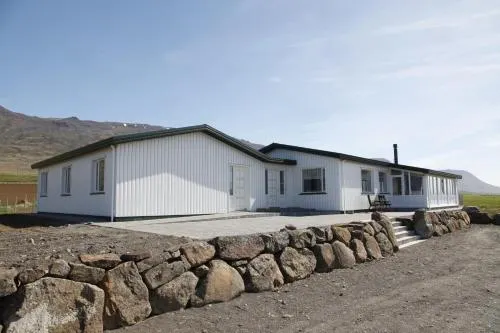 Hofsstadir Farmhouse - Image 1