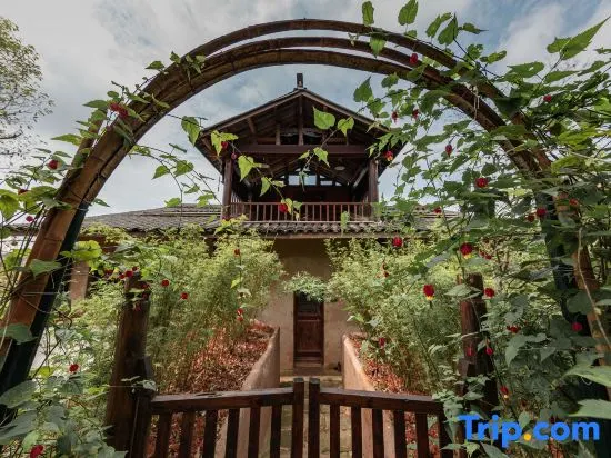 Edible View Huajing Courtyard - Image 1