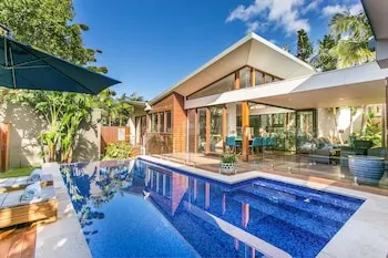 Amalfi Villa Byron - Luxurious Beachfront Hideaway - Image 1