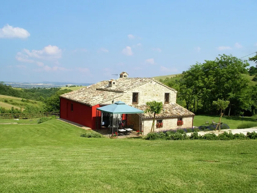 Belvilla by OYO Spacious Villa in Treia With Pool - Image 1