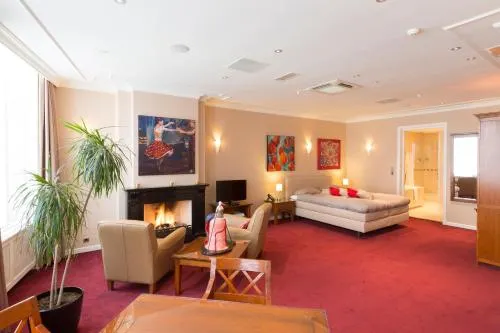 Sense Restaurant Hotel - Image 1