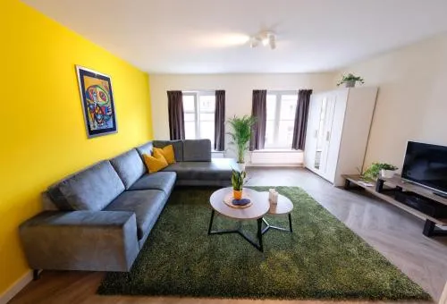 Fantastic 90m² Two-Bedroom Apartment with Terrace - Image 1