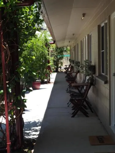 Sunbird Motel - Image 1