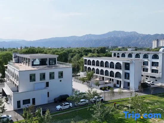 Taijidao Shanshui Jing'an Hotel - Image 1