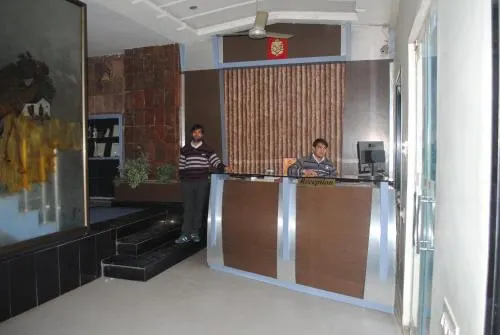 Hotel Vinayak Palace - Image 1