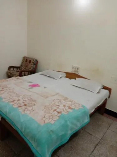 HOTEL YOGI LODGE - Image 1