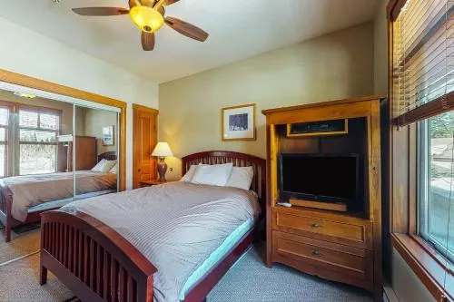 Eagle Springs West 102: Song Sparrow Suite - Image 1
