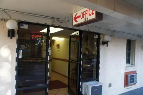 Royalinn & suites - Image 1