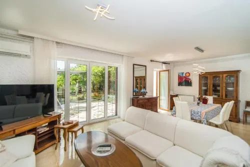 Lucija Holiday Home - Image 1