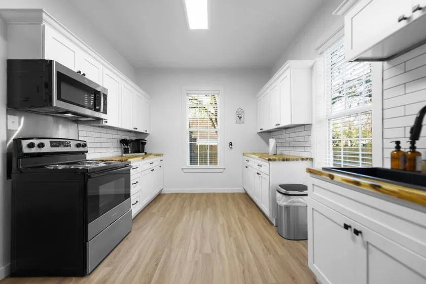 New Charming 2 bedroom Home Minutes to Downtown - Image 1
