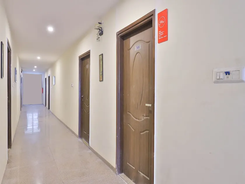 Hotel Shivarth by OYO Rooms - Image 1