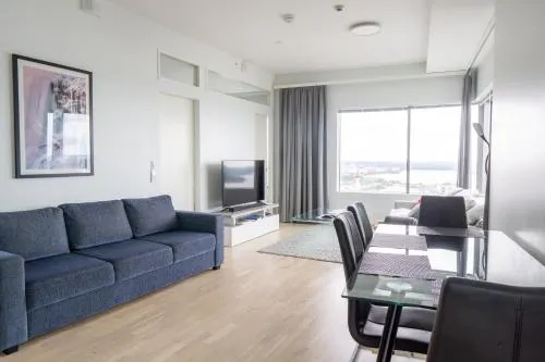 Waterfront 1 Bedroom Skyscraper Suite 18th Floor Free Garage Parking - Image 1