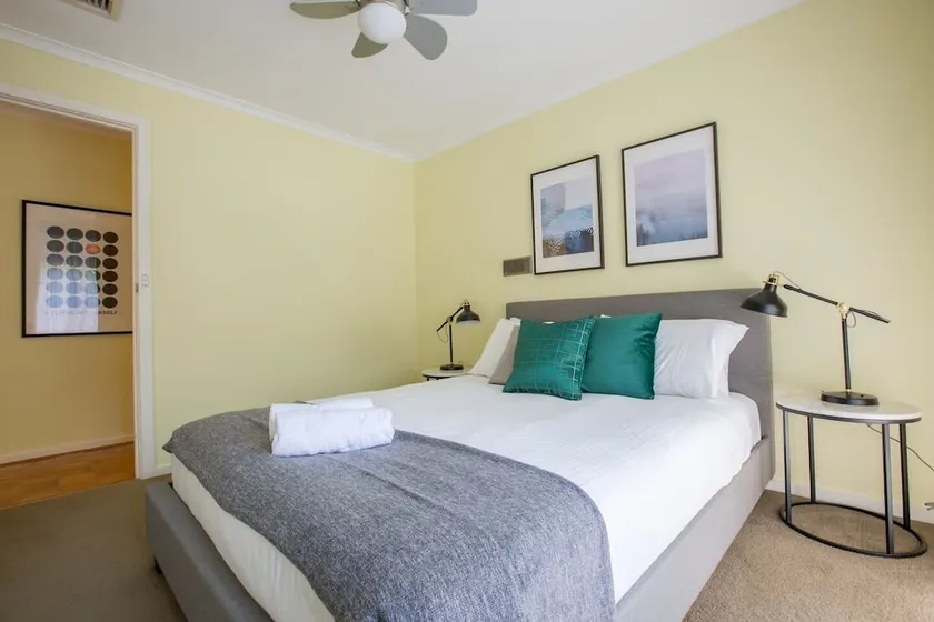 Spacious Comfortable Home in Wheelers Hill+pool - Image 1