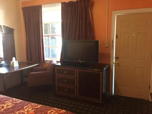 Budget Inn Downtown Mobile - Image 1