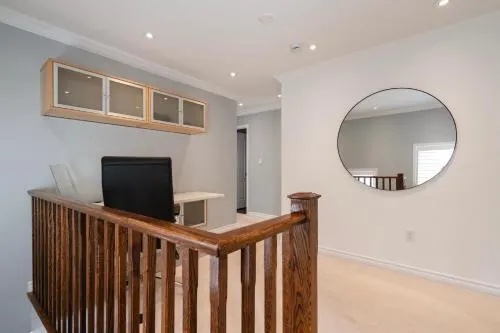 Cozy 5 Bedroom House Mississauga - Image 1