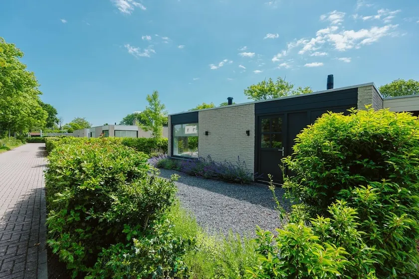 Attractively Furnished Bungalow Is Within Walking Distance From The Beach Ouddorp - Image 1