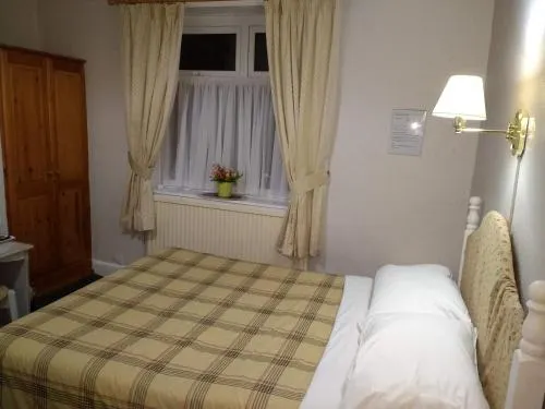 Chadwick House Hotel - Image 1