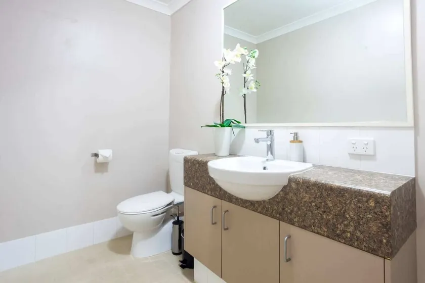 Pet Friendly 2BR APT with Balcony in East Vic Park - Image 1