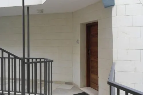 Large Modern Seaside Apartment - Image 1
