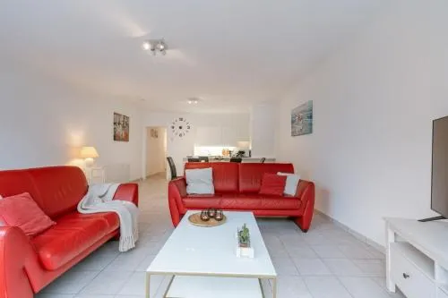 Modern apartment with sea view and parking - Image 1